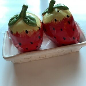 Anthropologie Fruta Strawberry salt and pepper shakers and tray